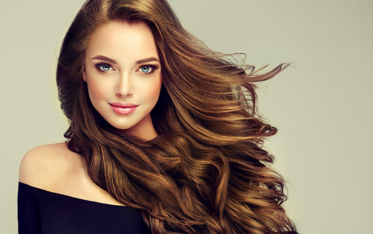 Que faut-il faire ou ne pas faire pour prendre soin de ses cheveux quotidiennement ?